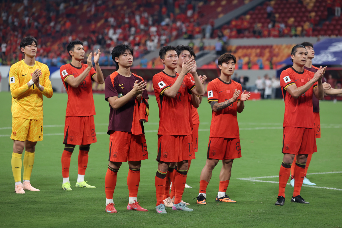 中超集结日走向成谜，印第安纳步行者篮板制胜，赛场秩序良好，团队化学反应显著的简单介绍